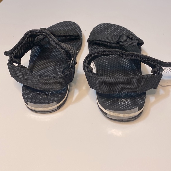 Time and Tru Women’s Black Nature Sandals - Picture 3 of 5